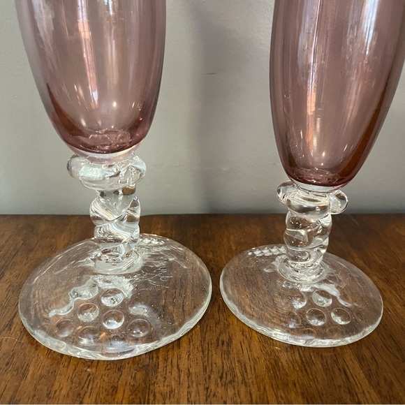 Two Pink footed glasses. Signed by A.Young. - Picture 5 of 16